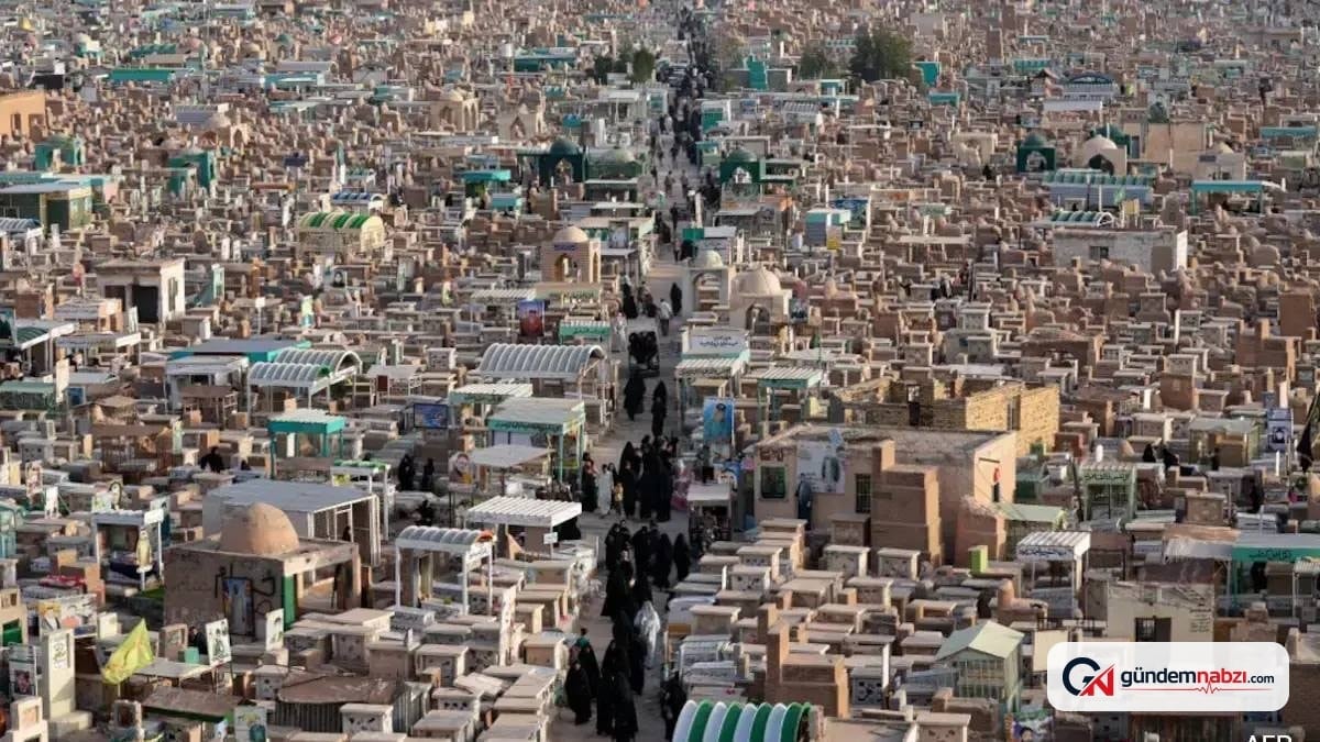 Irak'taki Vadi el-Salam nekropolü uzaktan şehri andırıyor