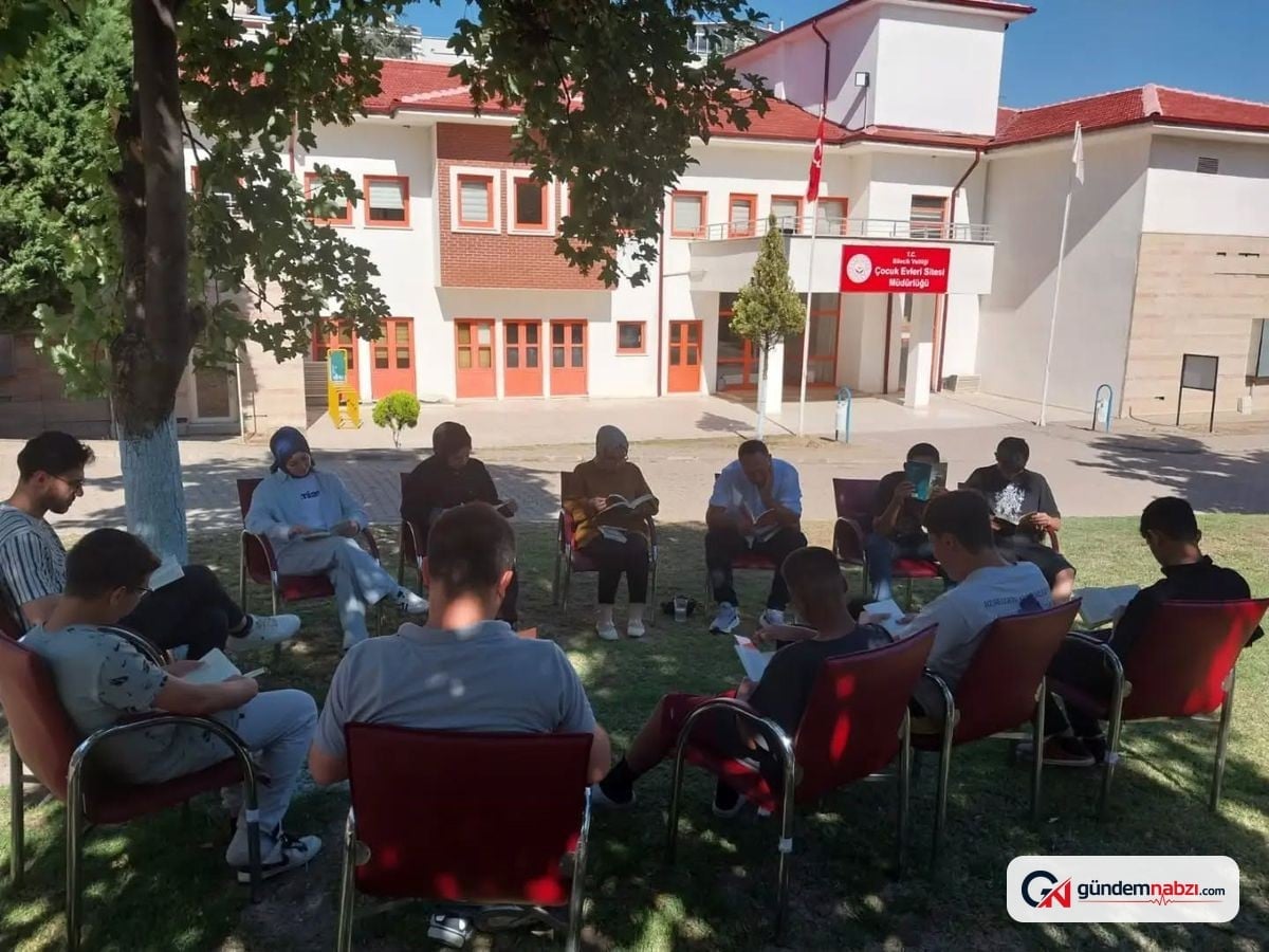 Bilecik'te koruma altındaki çocuklar doğada kitap okudu
