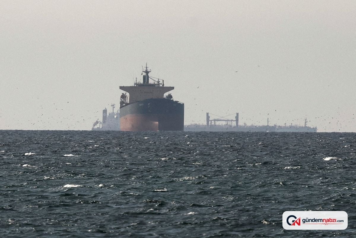 Hürmüz Boğazı yakınlarında seyreden tankerden patlama sesi bildirildi