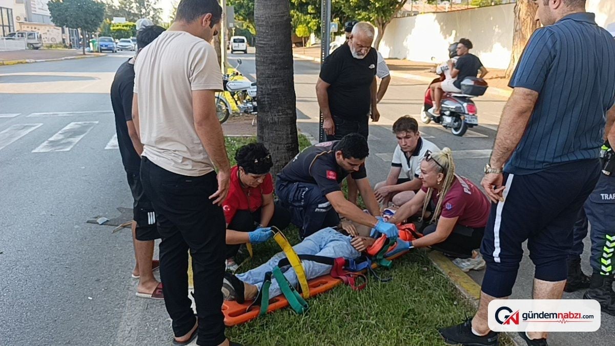 Antalya'da kasise giren motosiklet devrildi, yardıma gelenler motor ve valizle kaçtı