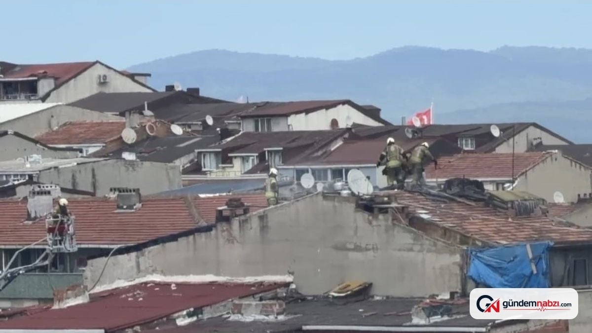 İstanbul Sultangazi'de çatı tadilatında yangın çıktı