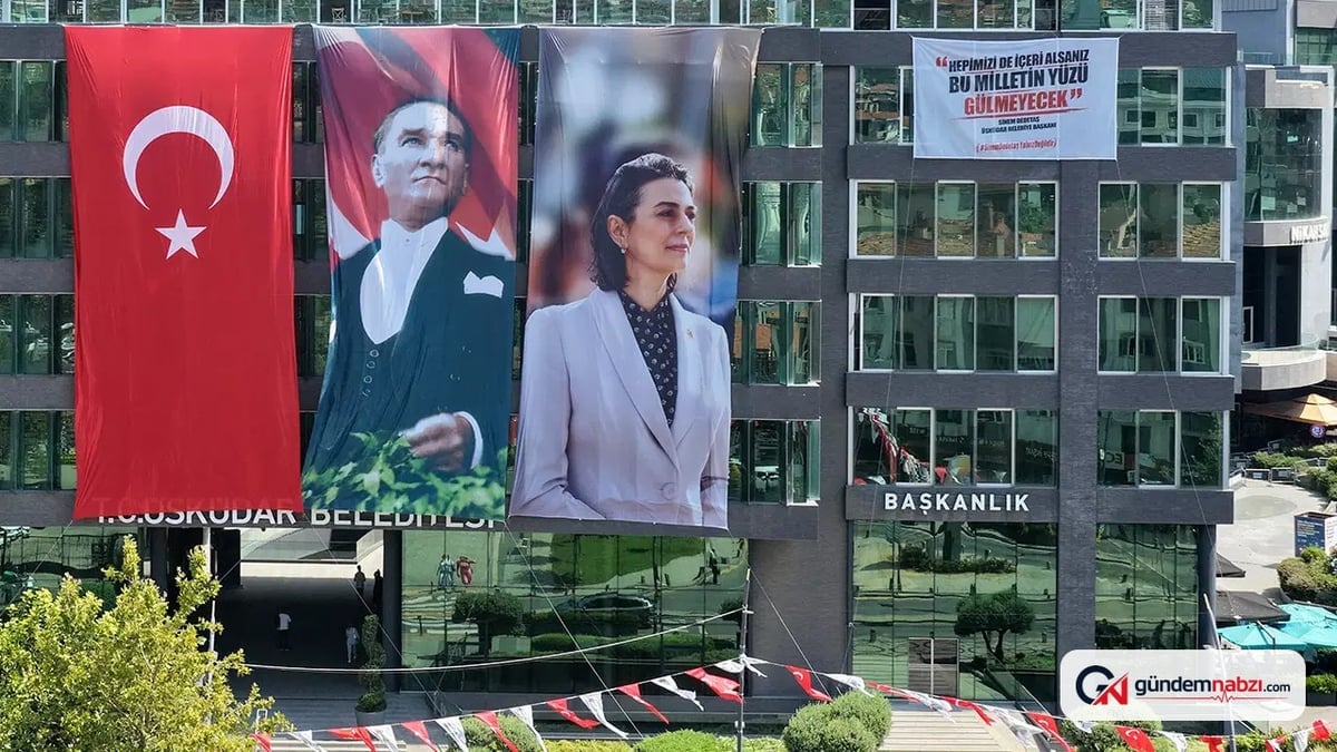 Üsküdar belediyesi binasına Sinem Dedetaş'ın o sözleri asıldı