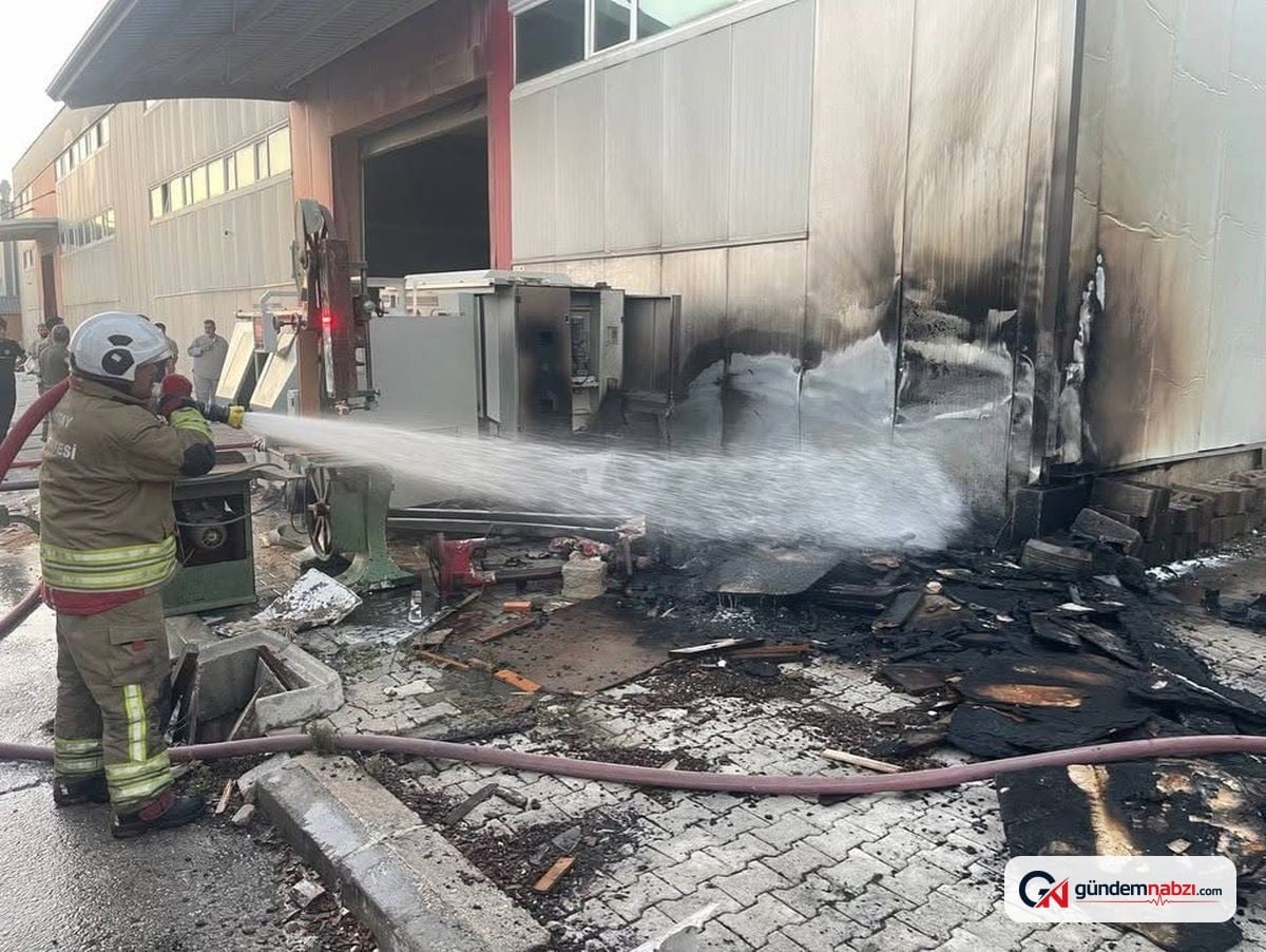 Antakya'da mobilya atölyesinde yangın kontrol altına alındı