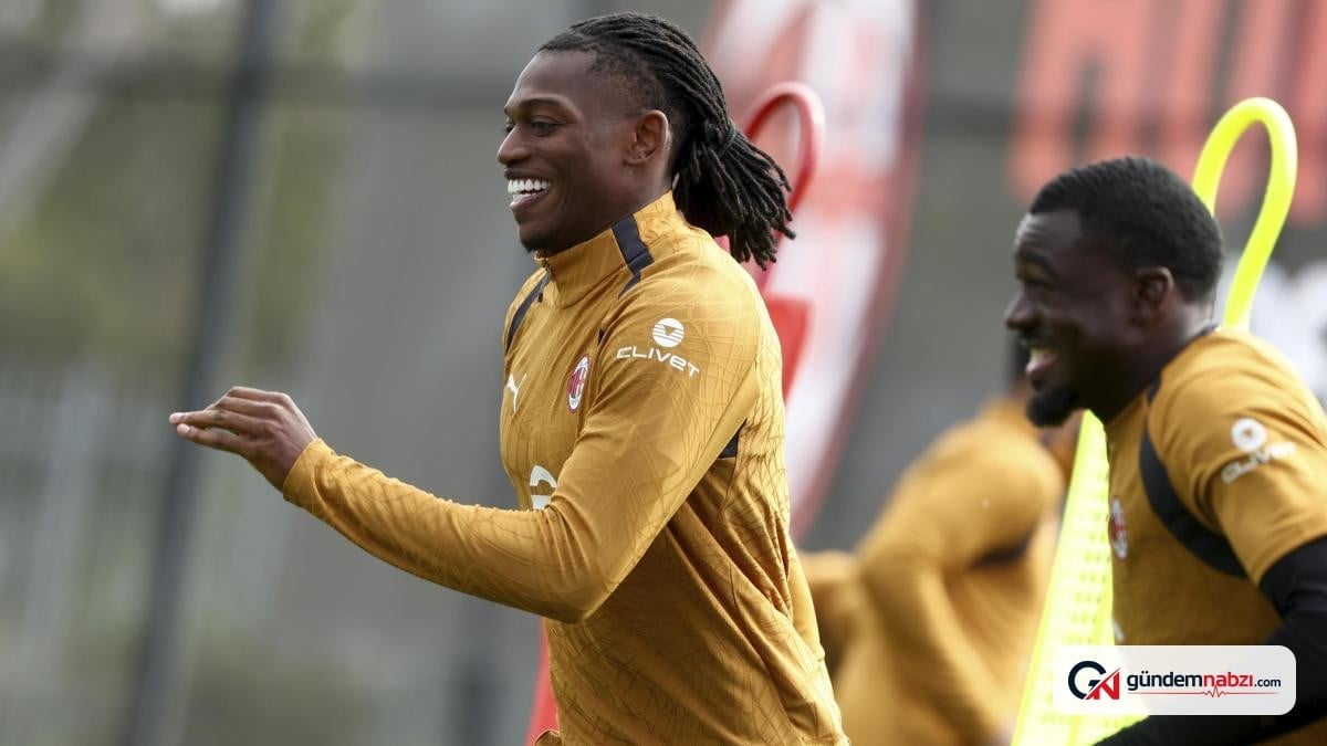 Rafael Leao, transfer teklifleri gelmeyince Milan'da kalmaya hazırlanıyor