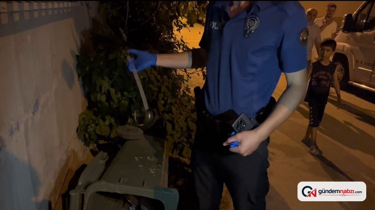 Bursa'da Çöpte bulunan kılıç polisi alarma geçirdi