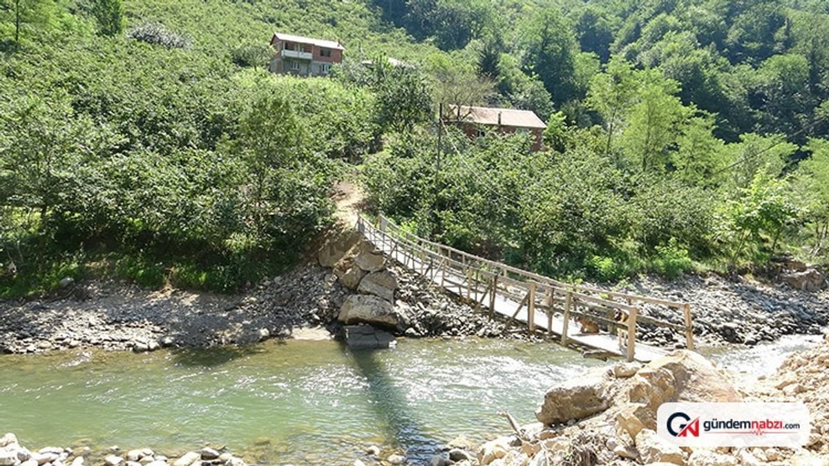 Giresun'da çürüyen asma köprü tehlike saçıyor