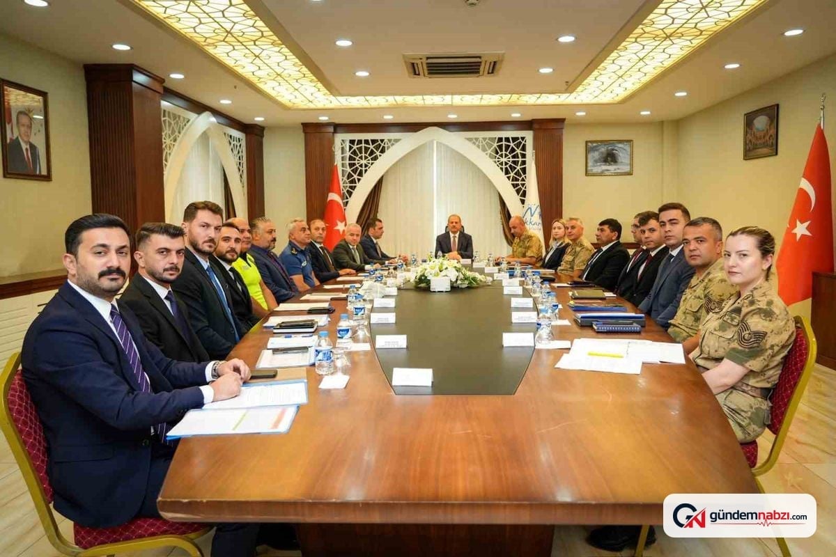 Hakkari'de asayiş toplantısı: 315 aranan şahıs yakalandı