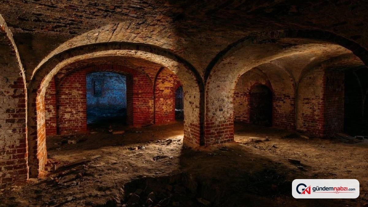 İngiltere'de merdiven altındaki gizli odadan servet çıktı