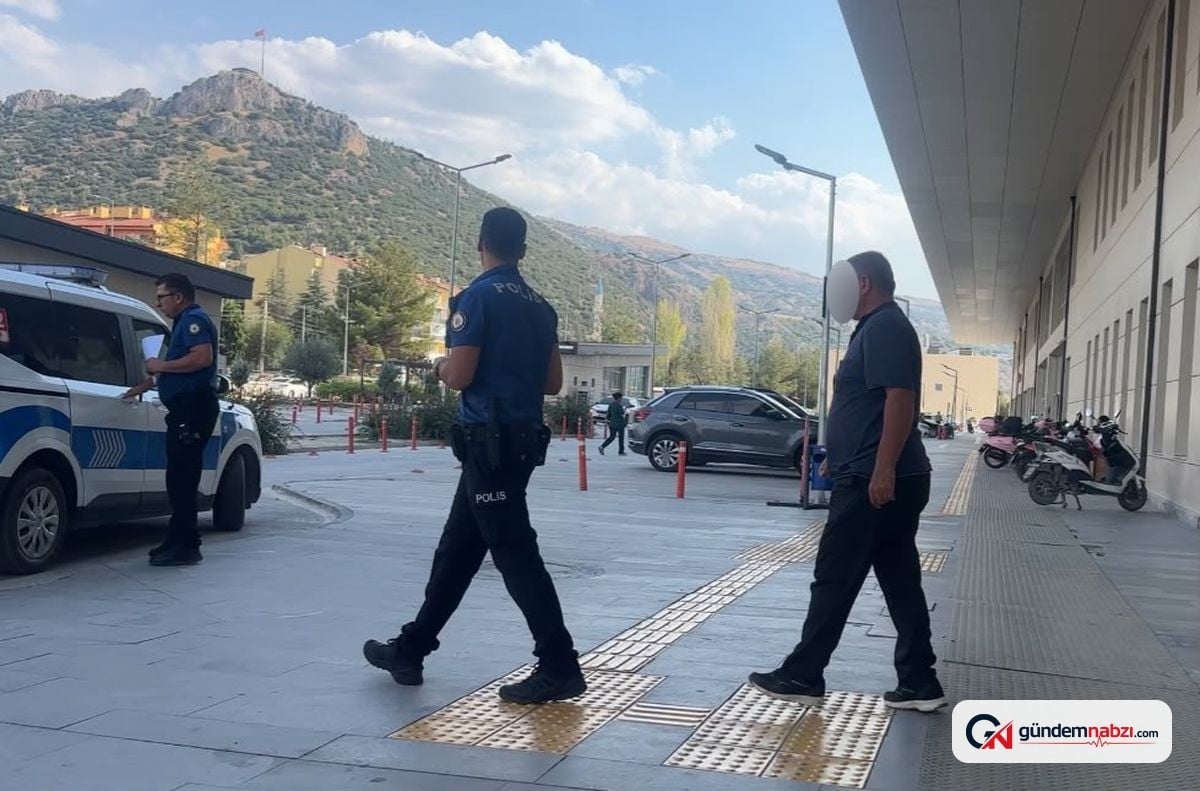 Burdur'da park kavgasında baba ve oğul bıçaklandı