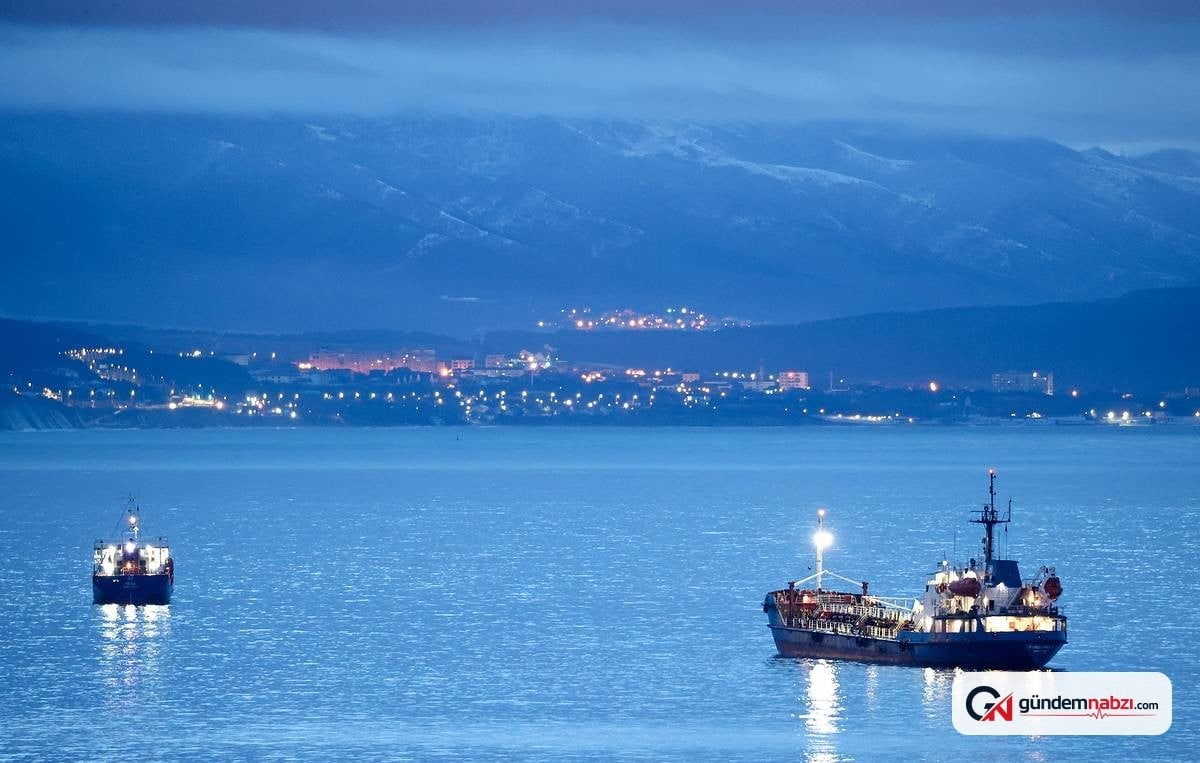 Novorossiysk açıklarında saldırıya uğrayan geminin mürettebatı tahliye edildi