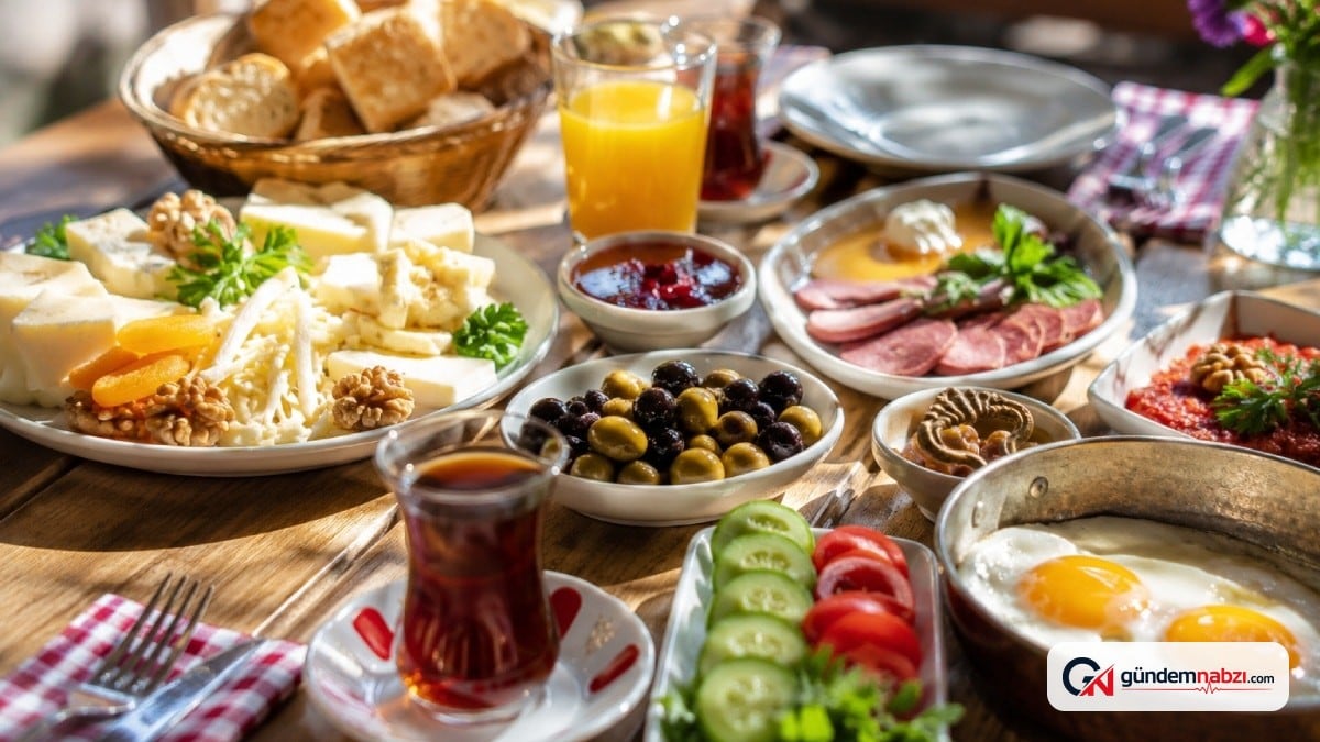 Kahvaltının sağlıklı Besini: Sade yoğurt