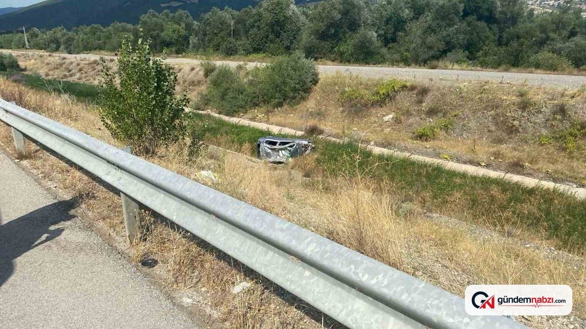 Tokat'ta otomobil kanala düştü: 2 yaralı