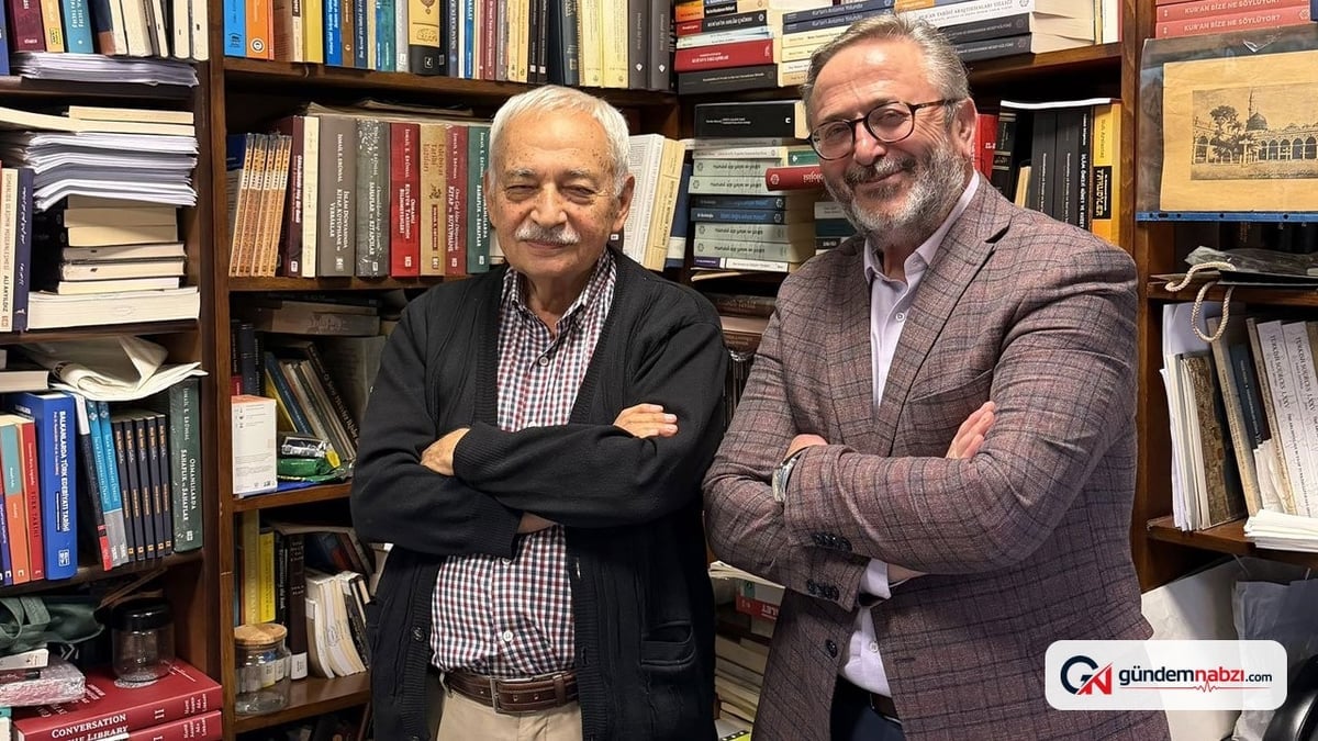 Prof. Erünsal yazma eserlerini TÜYEK’e bağışladı