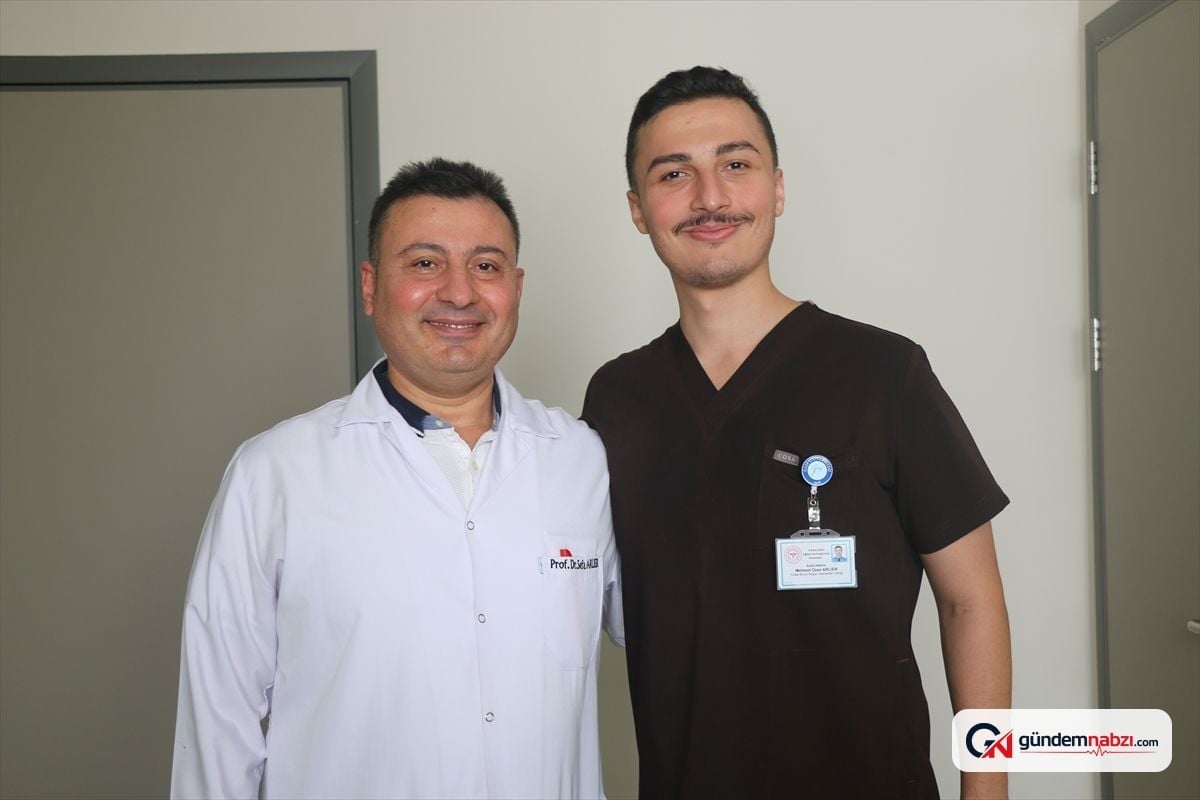 Baba-oğul aynı hastanede görev yapıyor