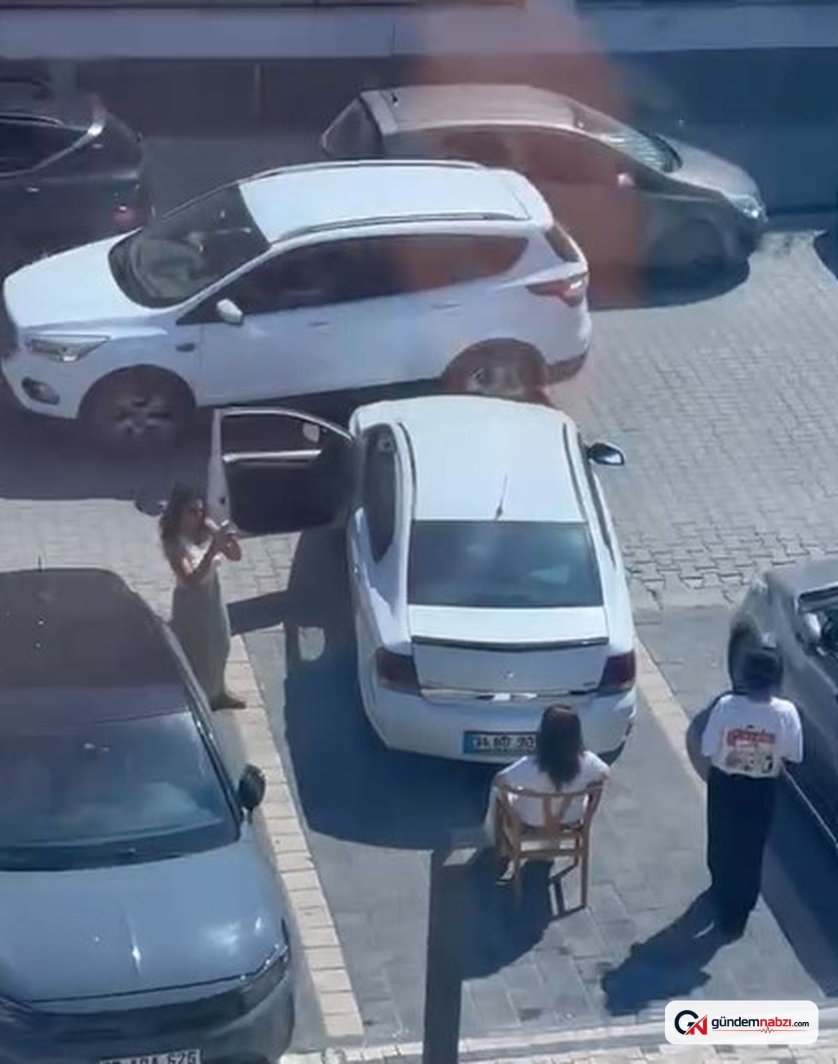 Yalova'da kafenin Önüne park etmeye çalışan sürücüye Engelleme