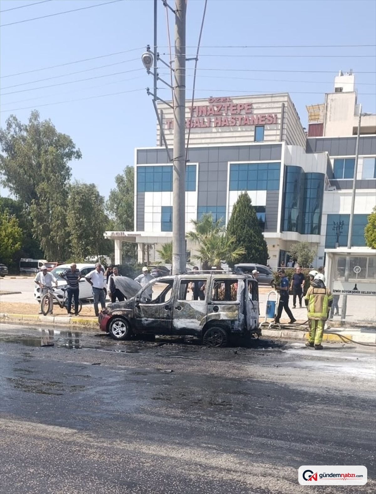 İzmir Torbalı'da hafif ticari araçta yangın
