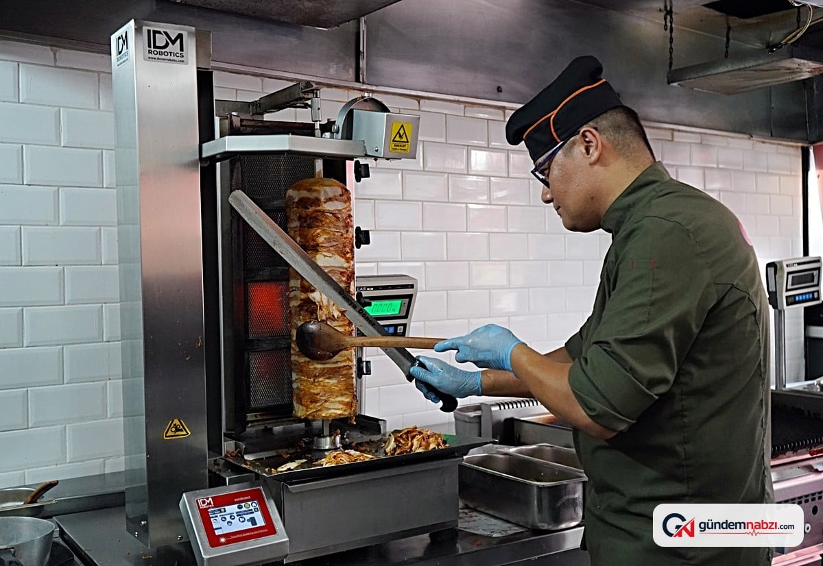 Antalya'da döner ustalarının 40 derece mesaisi