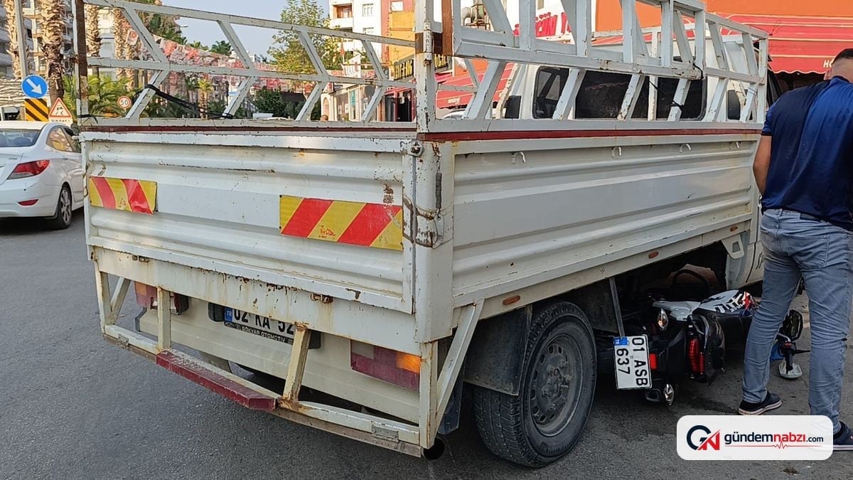 Adana Kozan'da pikap ile motosiklet çarpıştı: 1 yaralı