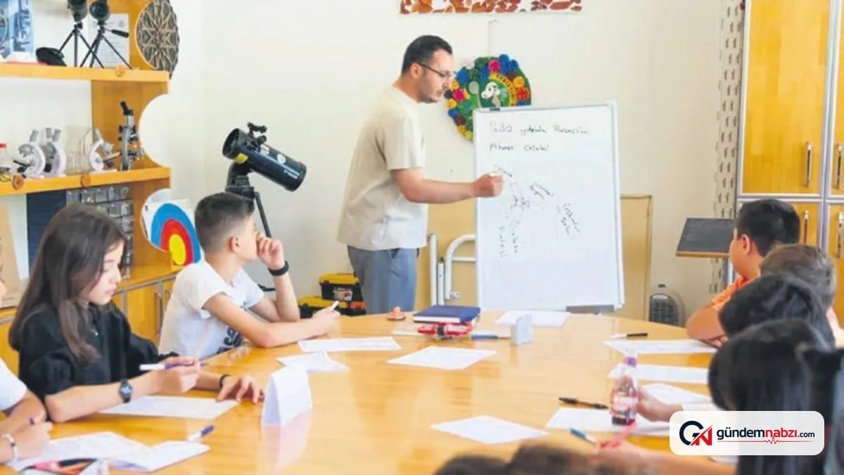 Uzay kursunda yeteneklerini keşfediyorlar