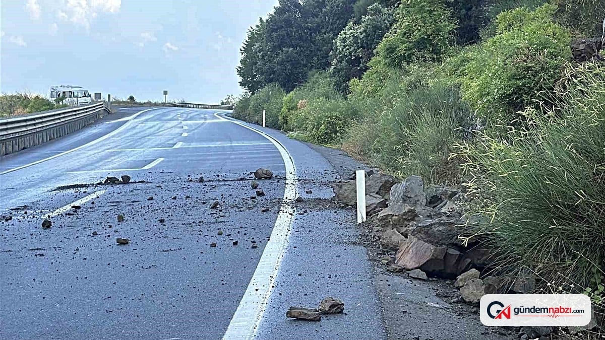 Alaplı-Akçakoca yolunda heyelan ulaşımı aksattı
