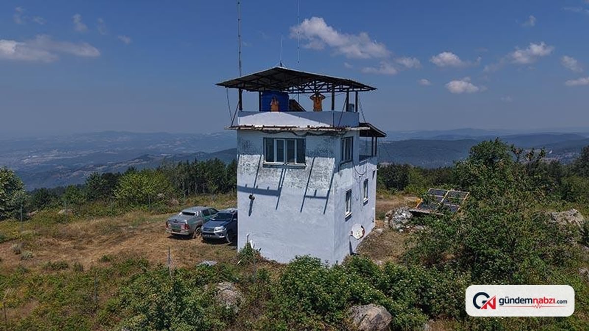 Bursa'da orman gözetleme kulesinde nöbet tutan çift yeşil vatanı koruyor