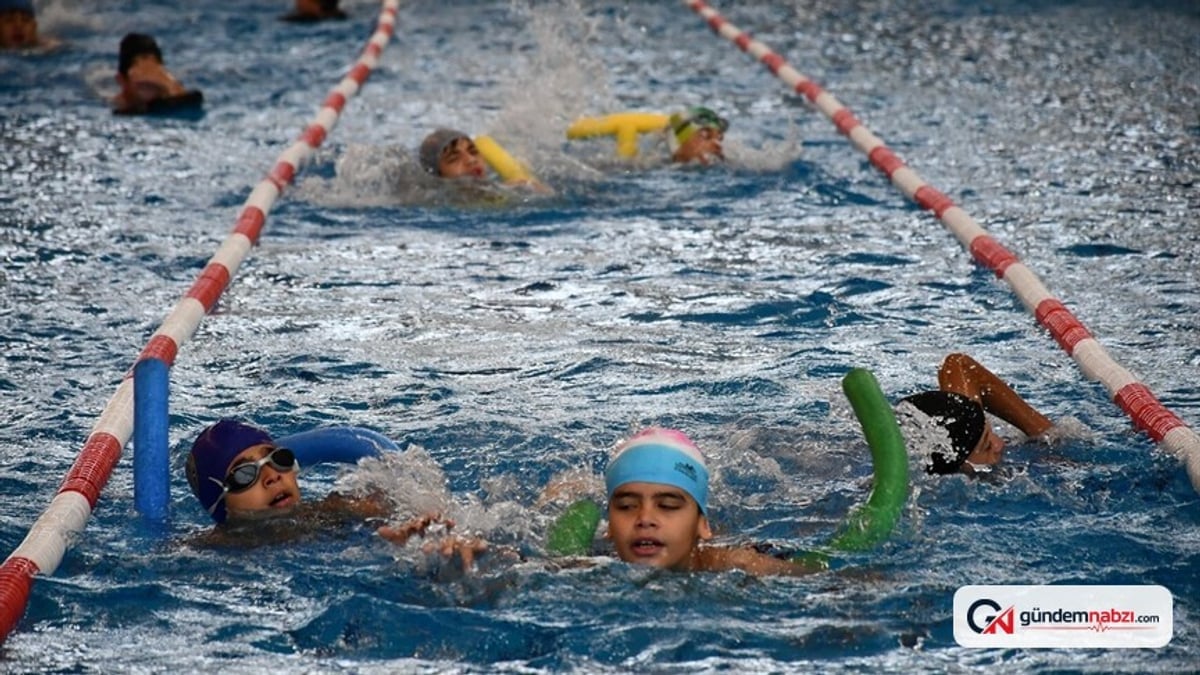 Güneydoğu'da çocuklara güvenli havuzlarda yüzme eğitimi veriliyor