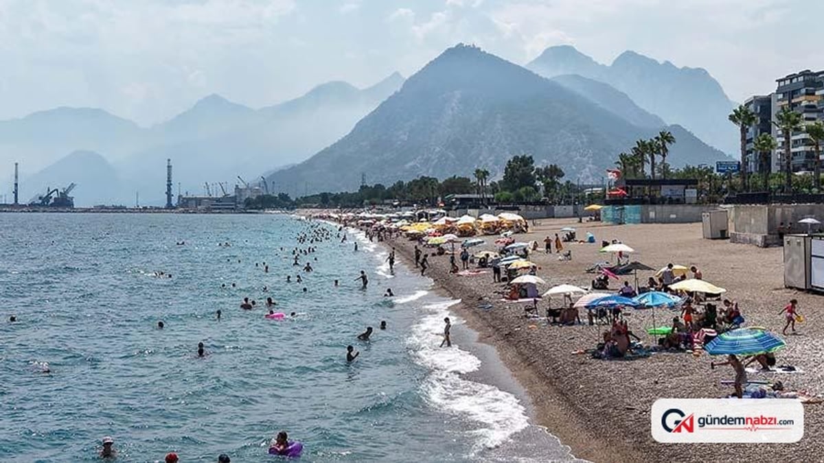 Antalya'da sıcak hava ve yüksek nem etkili oldu