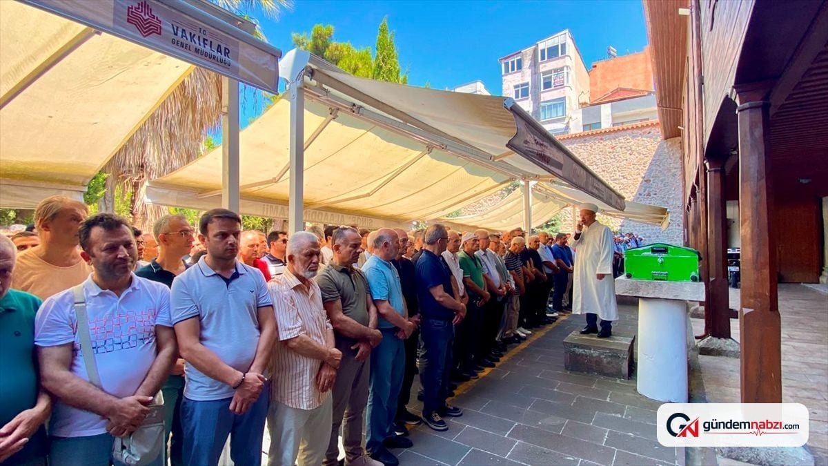 Sinop Üniversitesi Rektörü Şakir Taşdemir'in annesi toprağa verildi