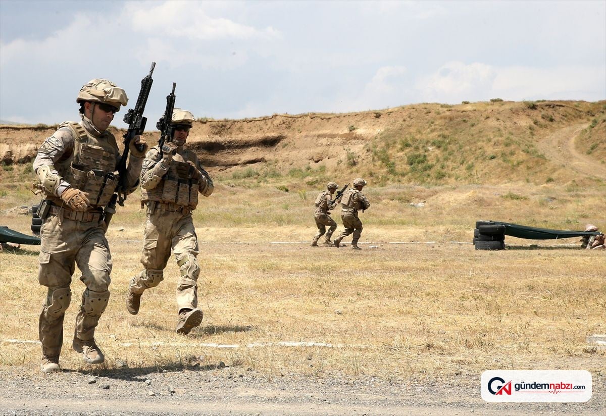 Osmaniye'den Suriye'ye Jandarma komandolar uğurlandı