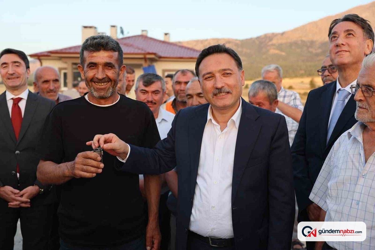 Kayseri'de depremzedelere yeni konutların anahtarları teslim edildi