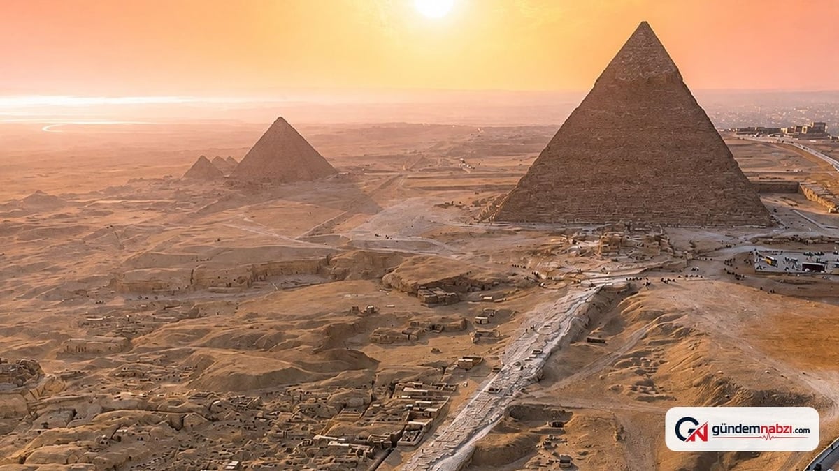 Giza piramitleri'nde tahribat: Ziyaretçilerin isimleri kazındı