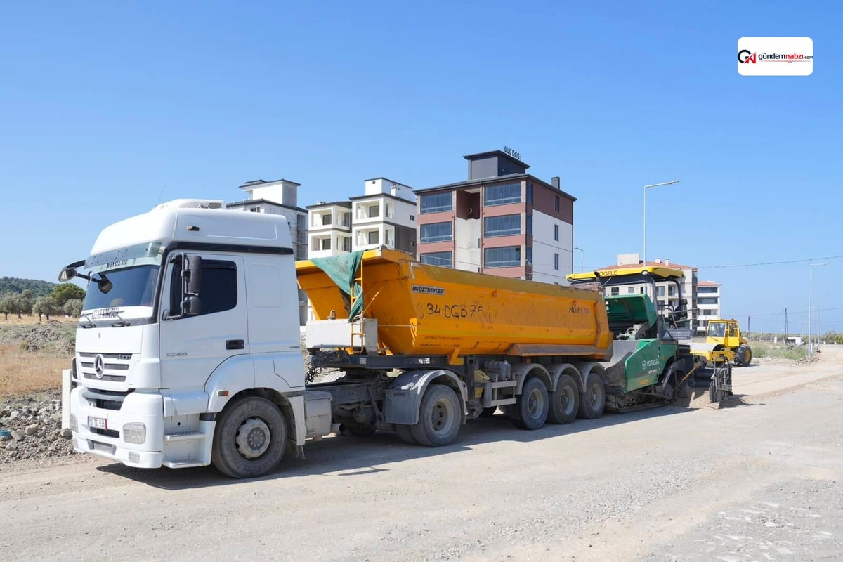 Balıkesir'de Burhaniye belediyesi 11 mahallede yol çalışması yapıyor