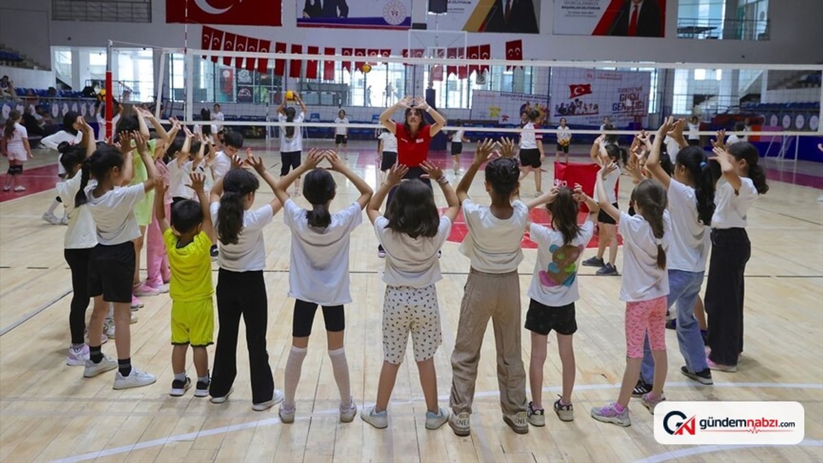 Hakkarili çocuklar spor okullarında yaz tatilini değerlendiriyor
