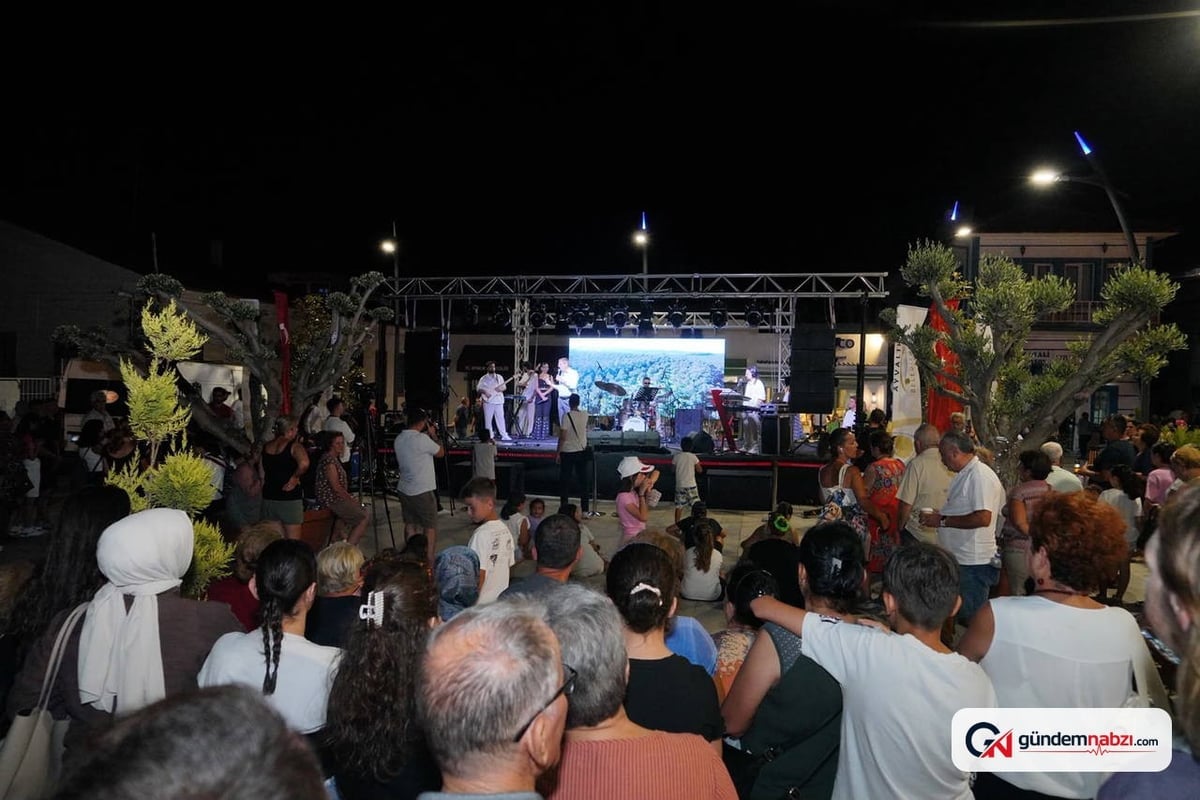 Ayvalık, tarihi Gümrük meydanı'na kavuştu