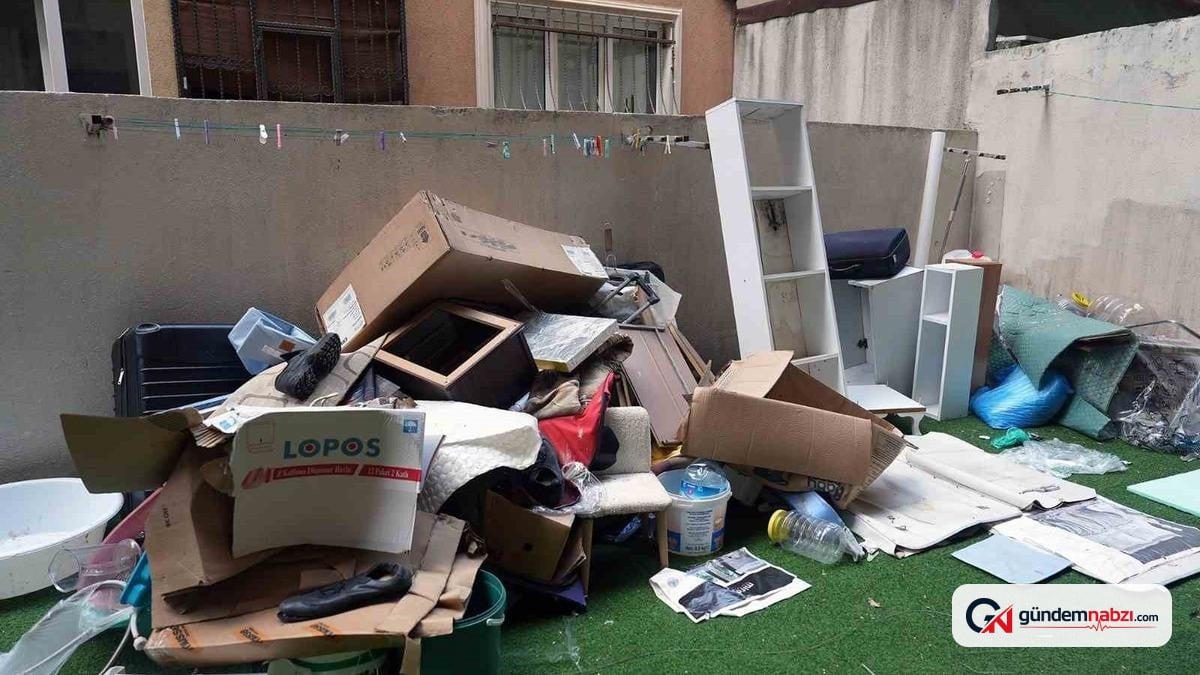 İstanbul Maltepe'de tespit edilen çöp ev temizlendi