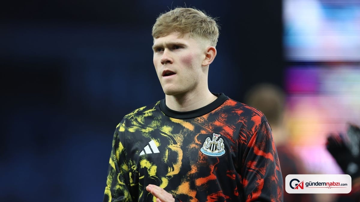 Newcastle, Lewis Hall'ı Manchester United'a satmayacak