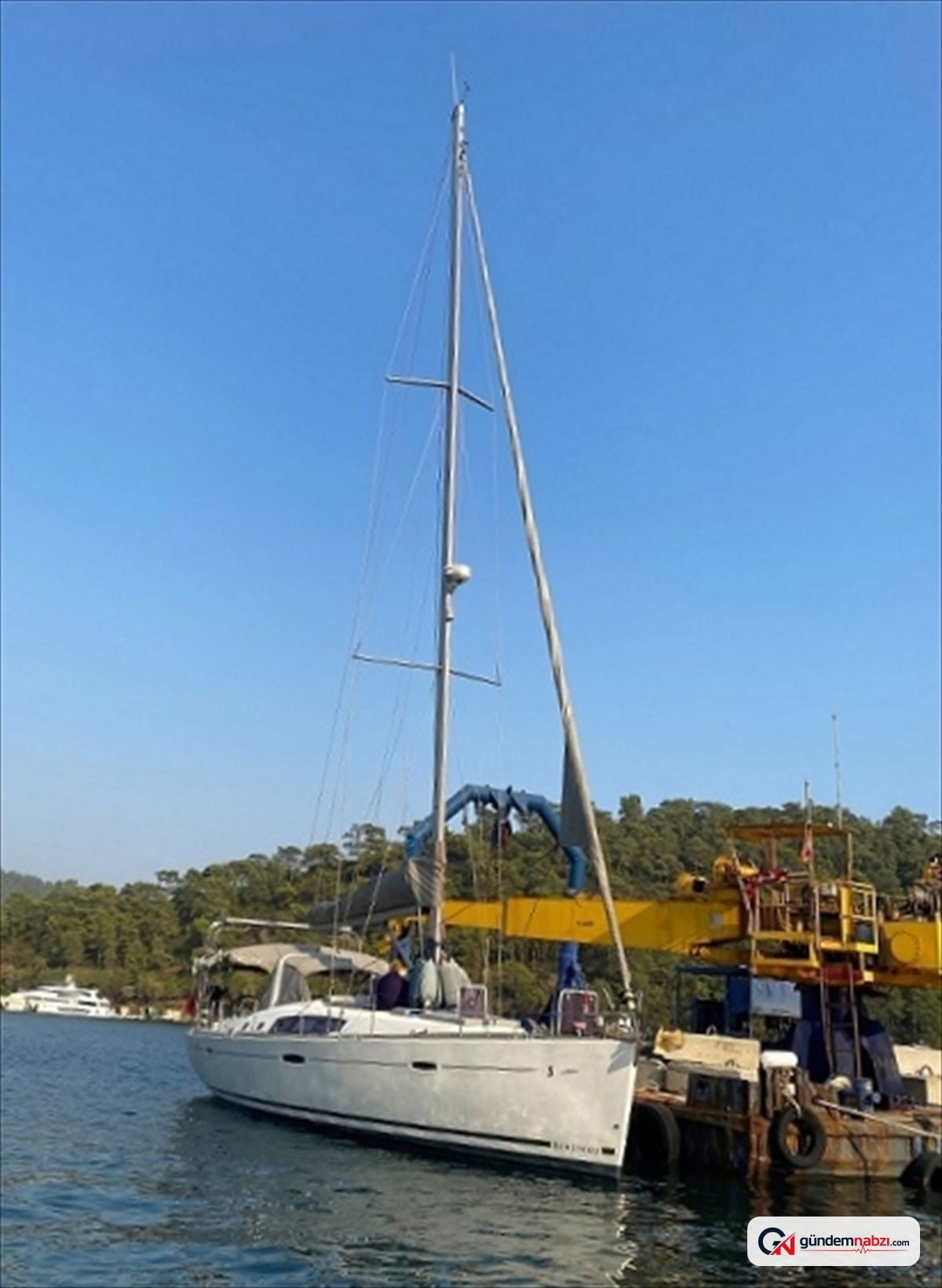 Fethiye açıklarında 35 göçmen ve 6 kaçakçı yakalandı
