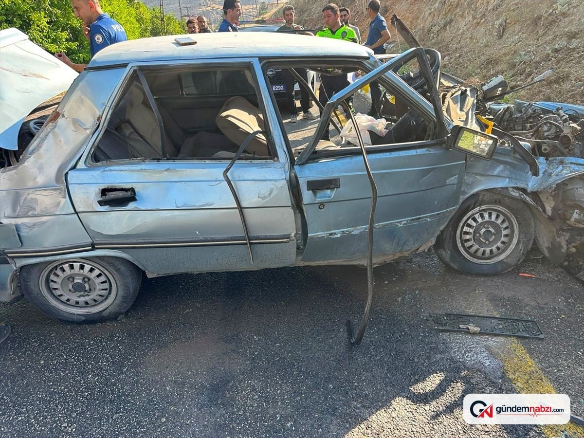 Mardin'in Savur ilçesinde otomobil ile beton mikseri çarpıştı