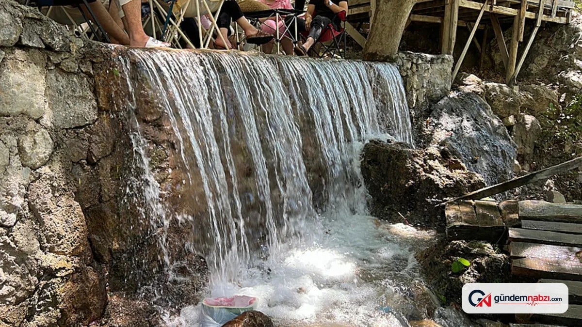 Savruk şelalesi, yaz sıcağından kaçanların adresi oldu