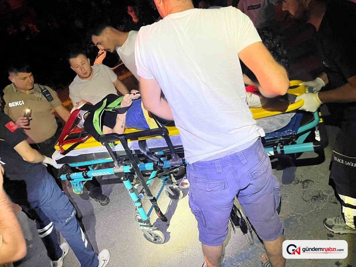 Sındırgı'da Kaza: Otomobil kanala uçtu, 2 yaralı
