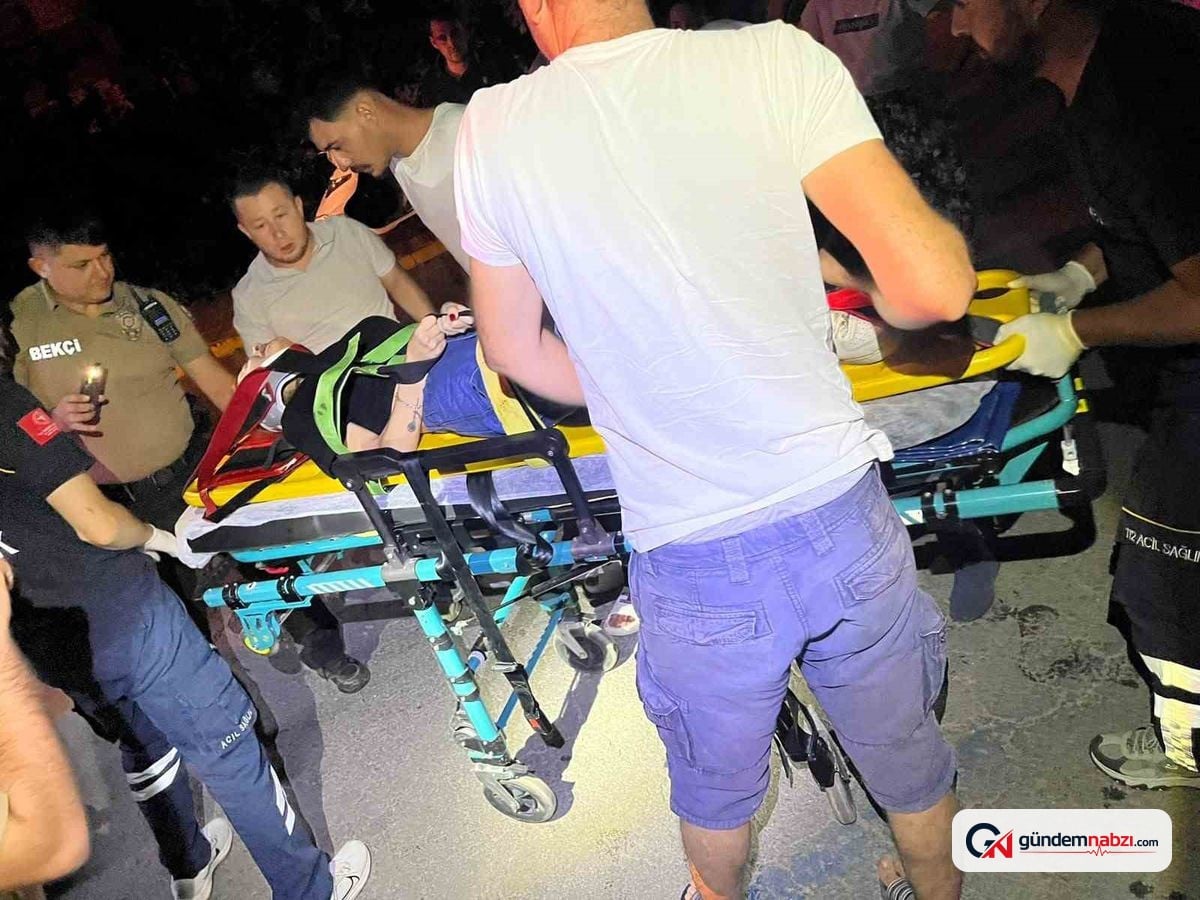 Sındırgı'da Kaza: Otomobil kanala uçtu, 2 yaralı