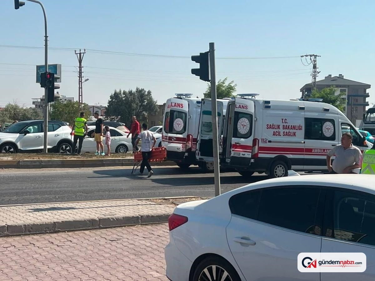 Konya Karapınar'da zincirleme kaza: 2 kişi yaralandı