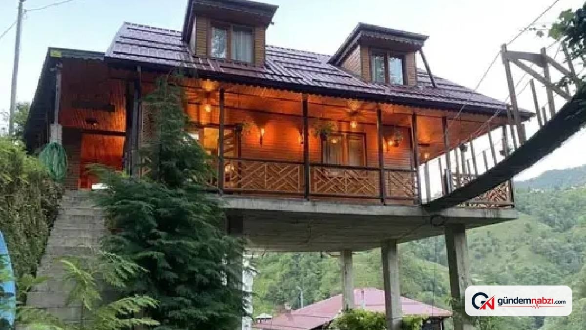 Arazisinden yol geçen ev sahibi, konutunu havaya kaldırdı