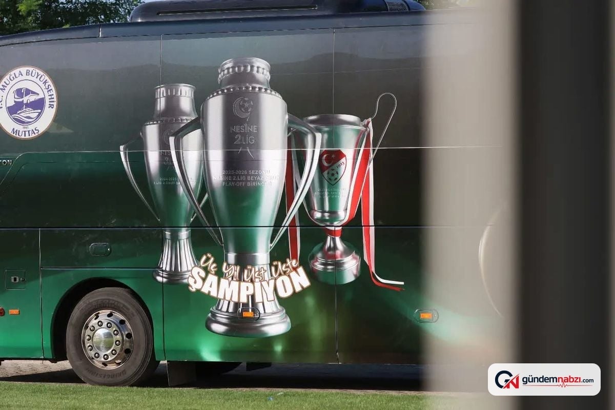 Muğlaspor'un takım otobüsü şampiyonluk tasarımıyla giydirildi