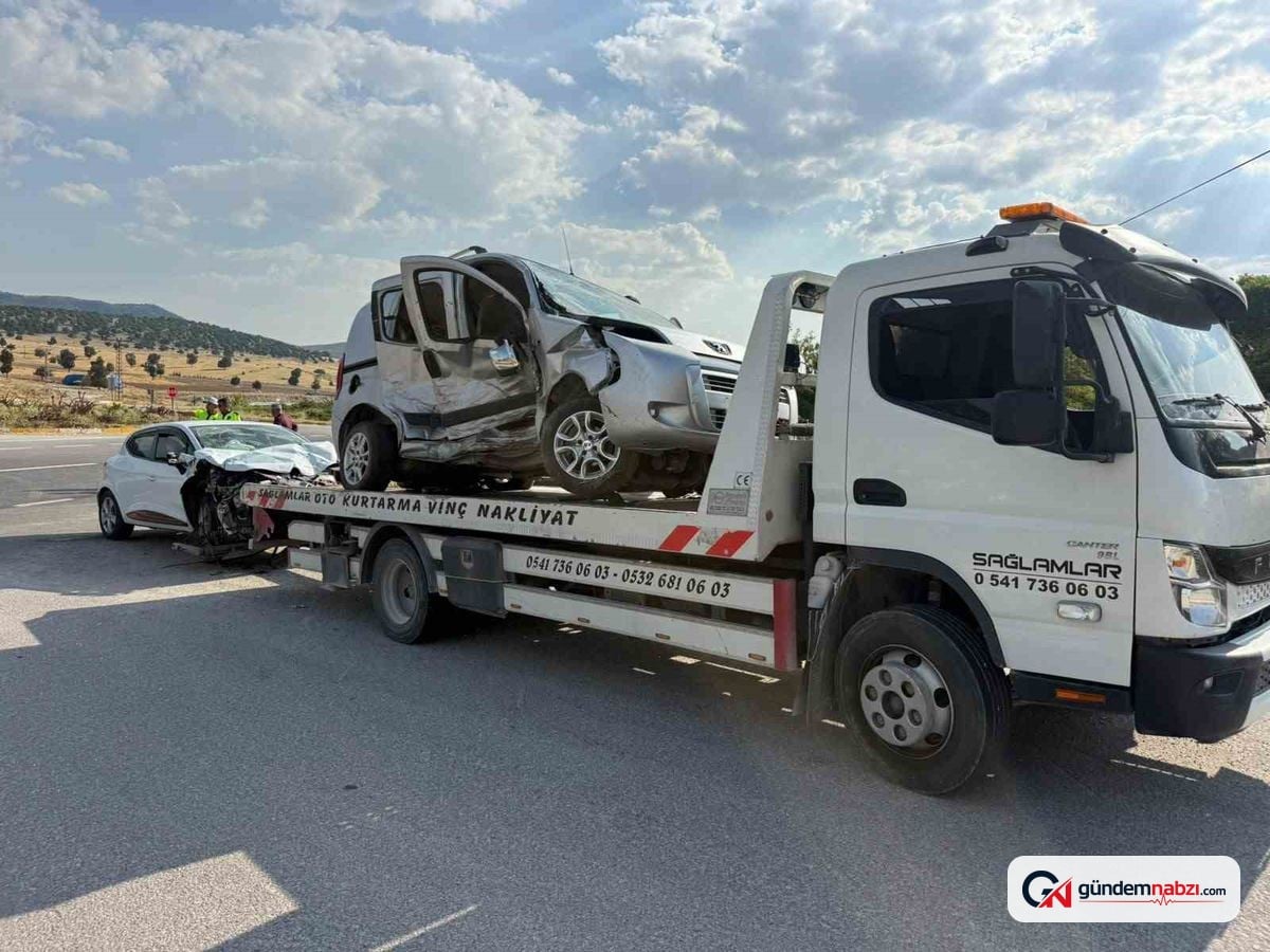 Afyonkarahisar Emirdağ'da iki otomobil çarpıştı: 5 yaralı