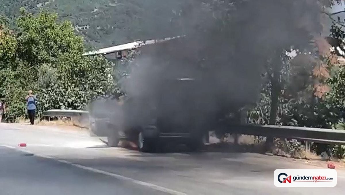 Bursa'da seyir halindeki araç alev alev yandı