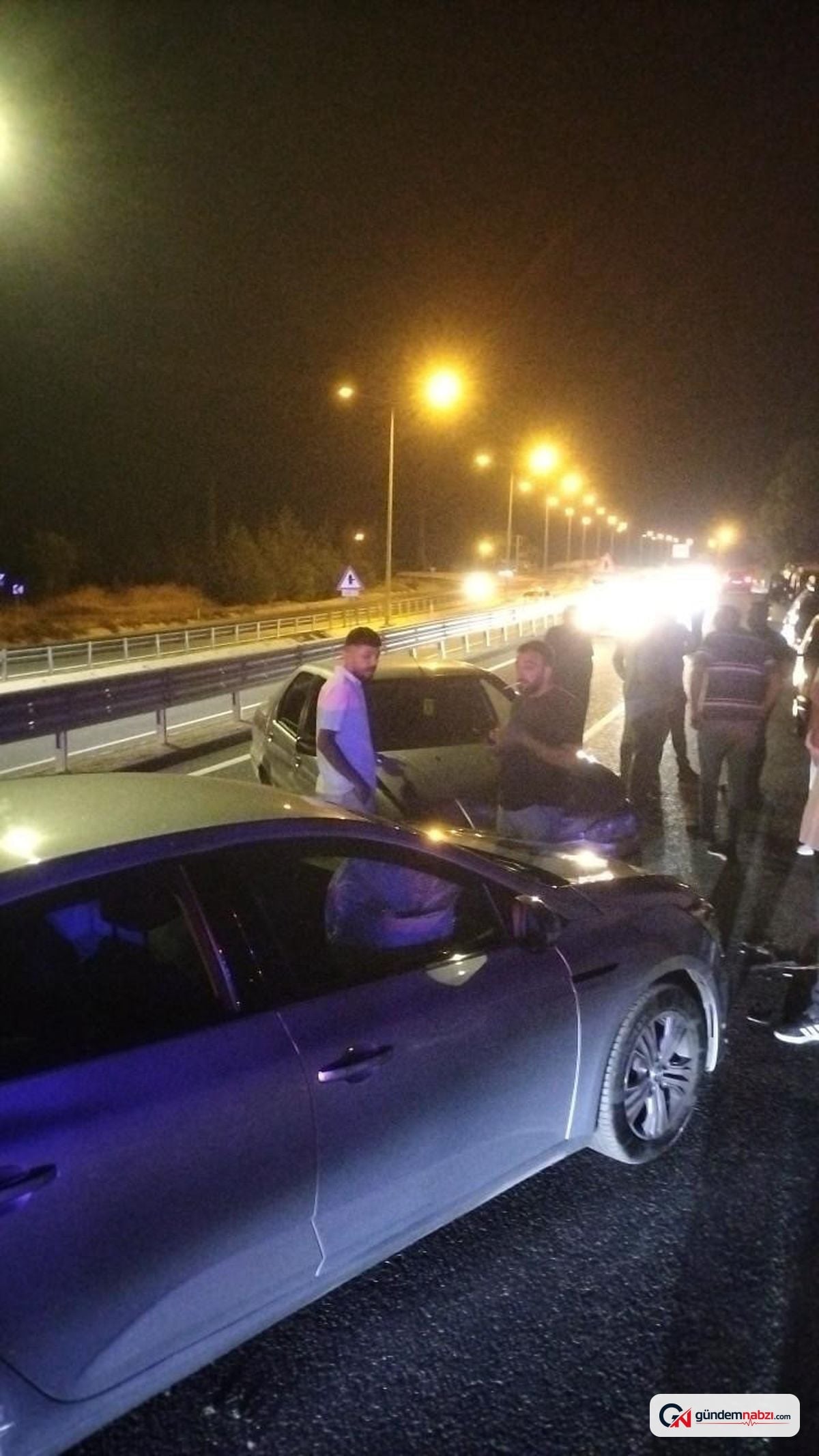 Karabük'te iki otomobil çarpıştı: 3 yaralı