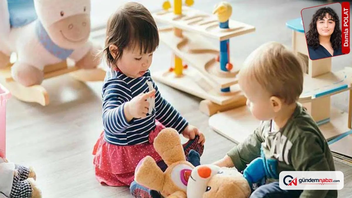 Hamile oyuncak bebekler çocukların oyun dünyasında