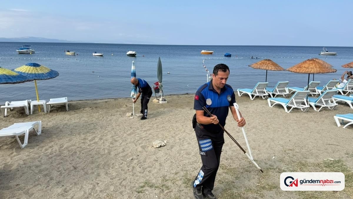 Erdek sahilinde zincirli şezlong ve şemsiye kaldırıldı