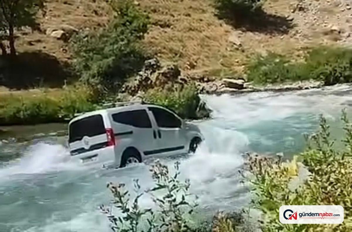 El freni çekilmeyen kamyonet çaya düştü